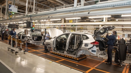 GM e Volkswagen retomam produção de veículos no Brasil