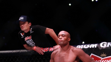Em despedida no UFC, Anderson Silva é nocauteado por Uriah Hall