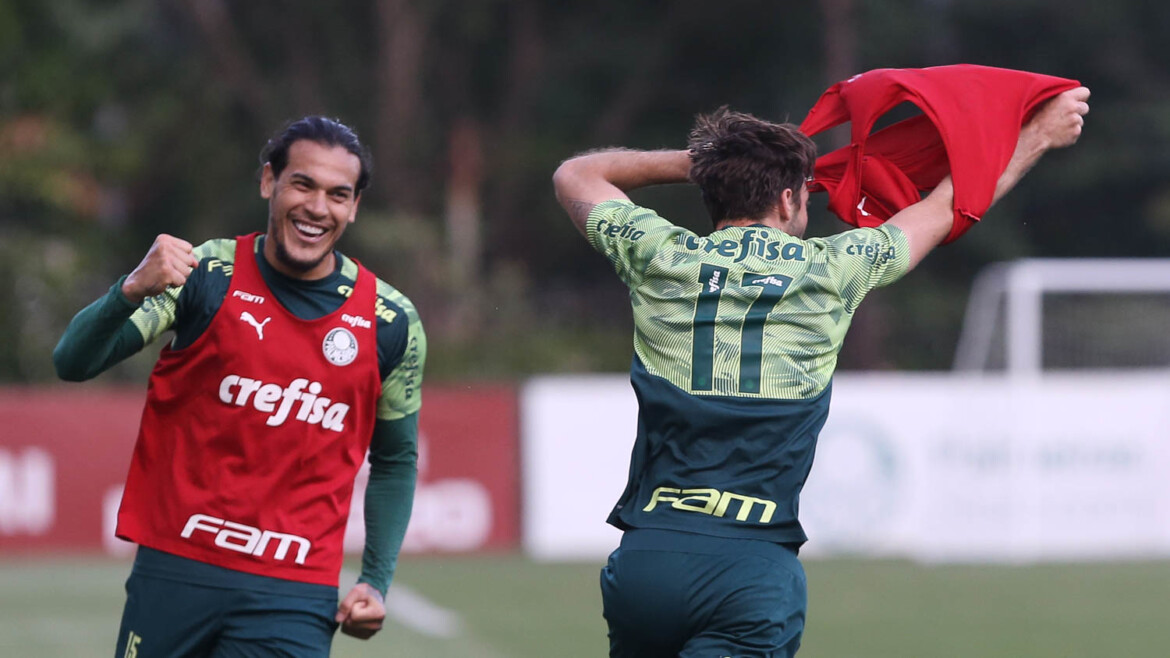 O jogador Matías Viña, da SE Palmeiras, durante treinamento, na Academia de Futebol. 