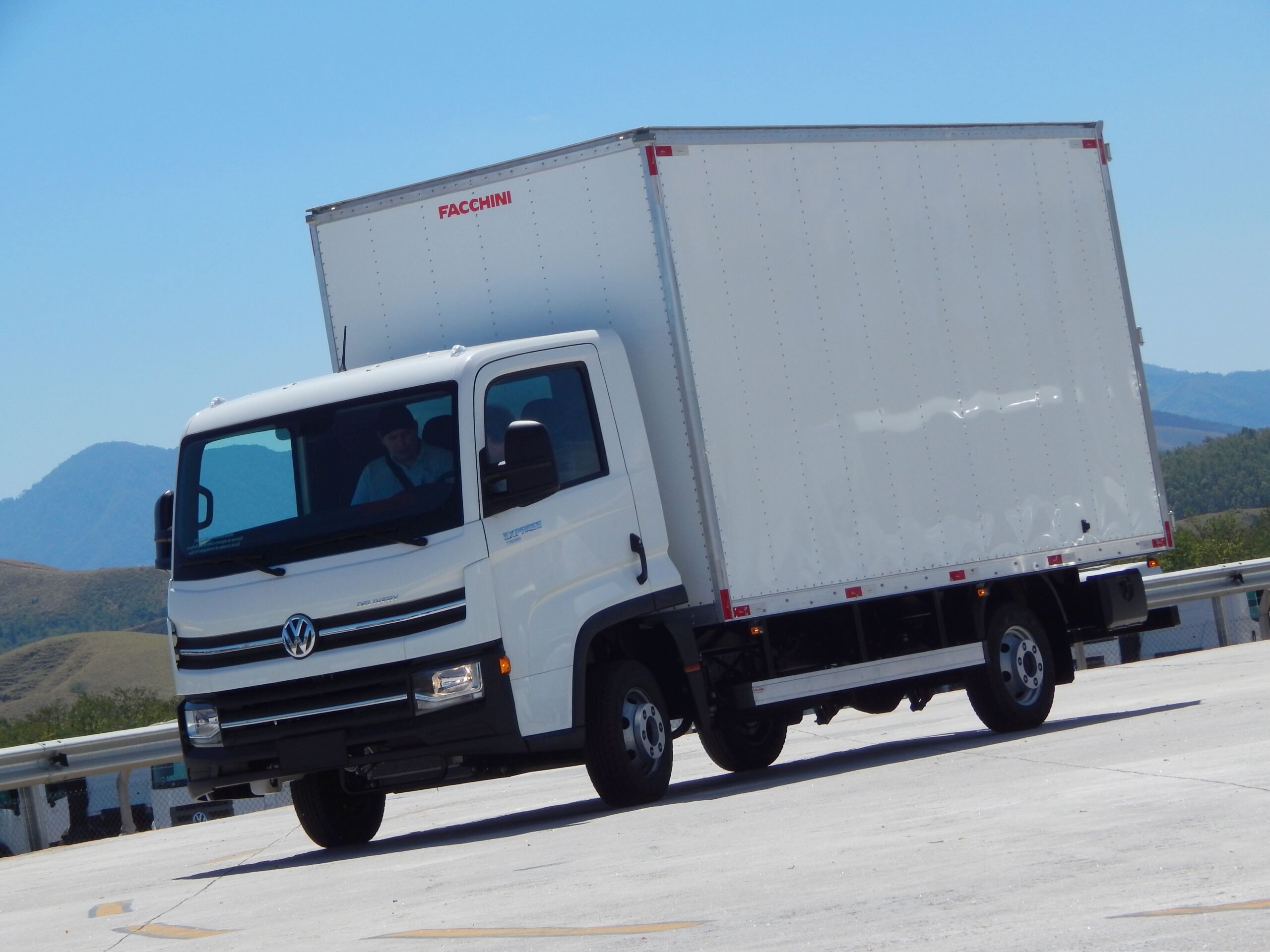 caminhão volkwagen delivery