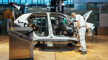 Volkswagen já tem 5 fábricas produzindo carros elétricos ao redor do mundo