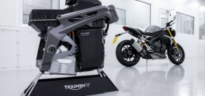 Triumph mostra prévia de moto elétrica e protótipo do trem de força