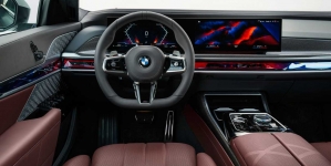 Novo BMW Série 7 2023 é polêmico por fora e super futurista por dentro